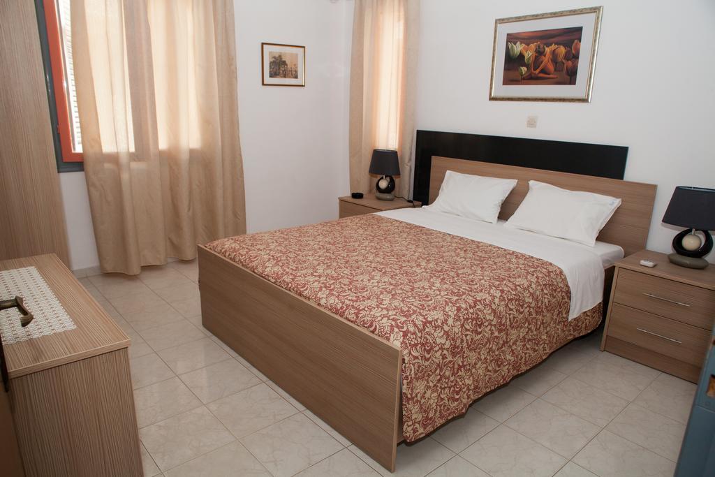 Palmira Apartments Makrýgialos Habitación foto